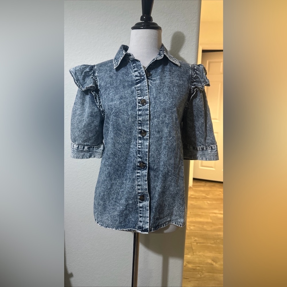 Who What Wear Ruffle Short Sleeve Blouse Button Down Top Acid Blouse Size XS